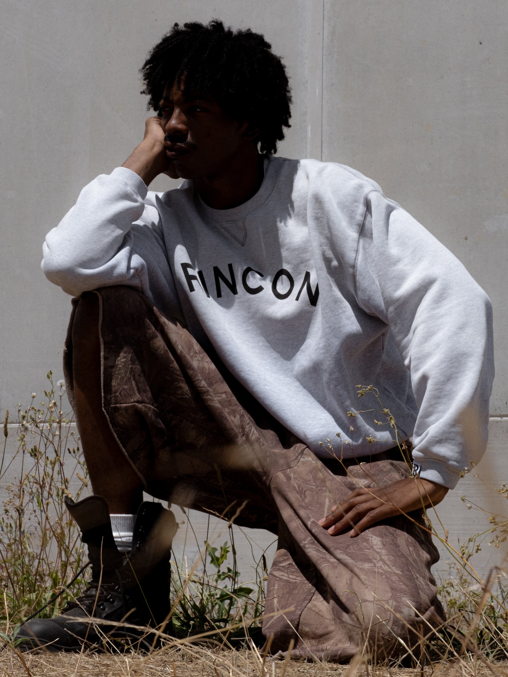 Ranger Crewneck Gray worn - Rincon vintage army-inspired streetwear limited edition